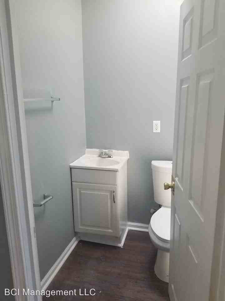 512 North Curley Street - Photo 2 of 5