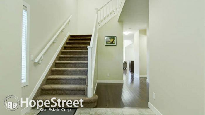 3331 18b Avenue Nw - Photo 3 of 23