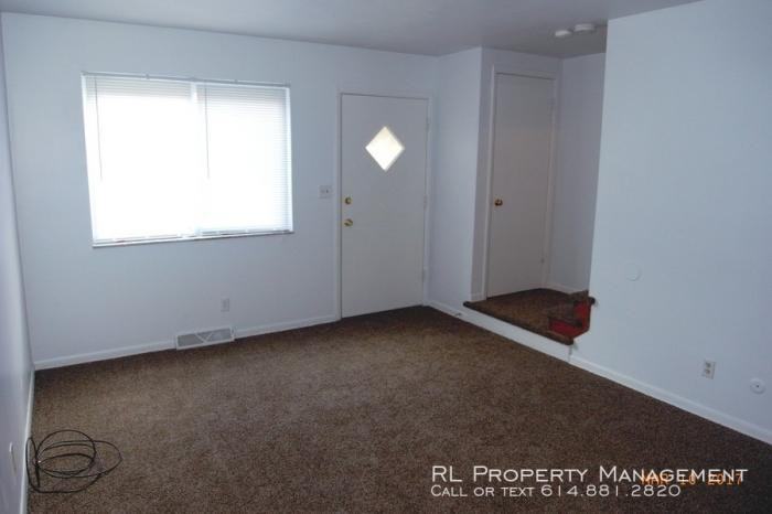 893 N. Meadows Ct. - Photo 3 of 10