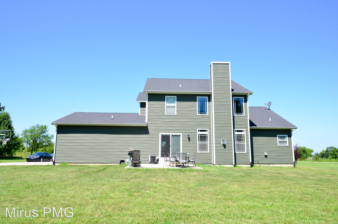 6873 S 450 E - Photo 3 of 27