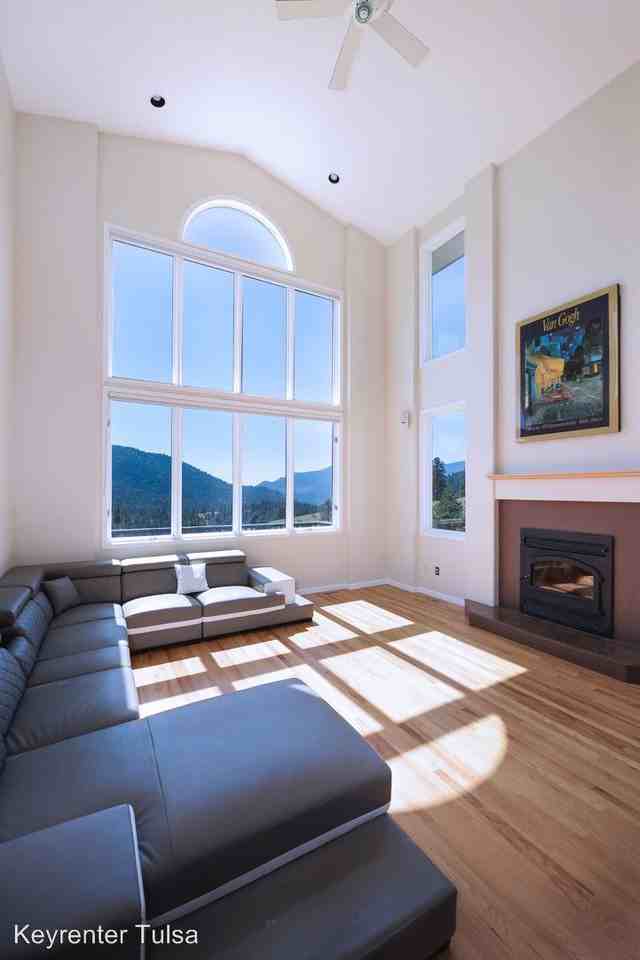 184 Cougar Drive - Photo 3 of 30