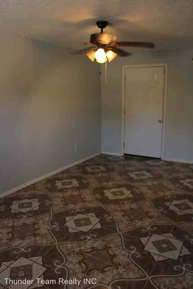 2915 N Indiana Avenue - Photo 2 of 7