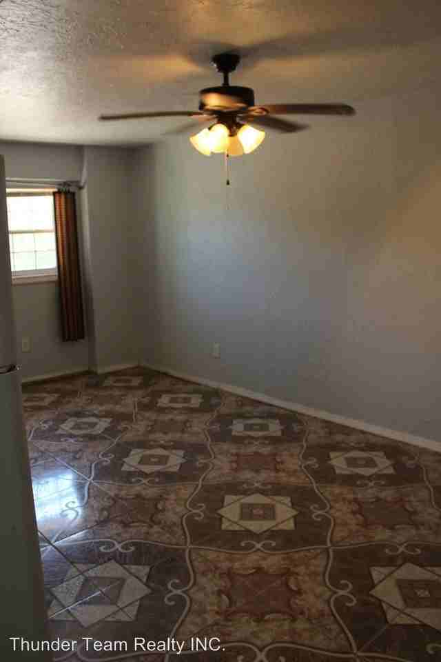 2915 N Indiana Avenue - Photo 3 of 7