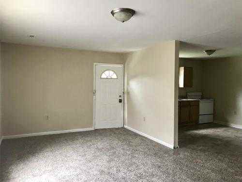 117 W Pinetree Dr - Photo 2 of 7