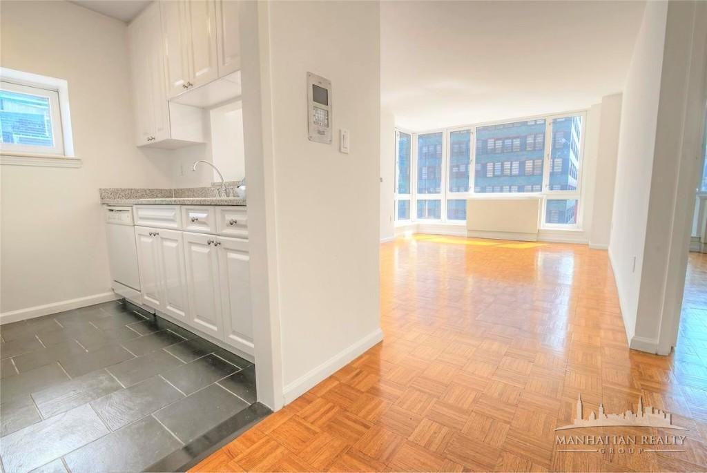 W 54th St #403
