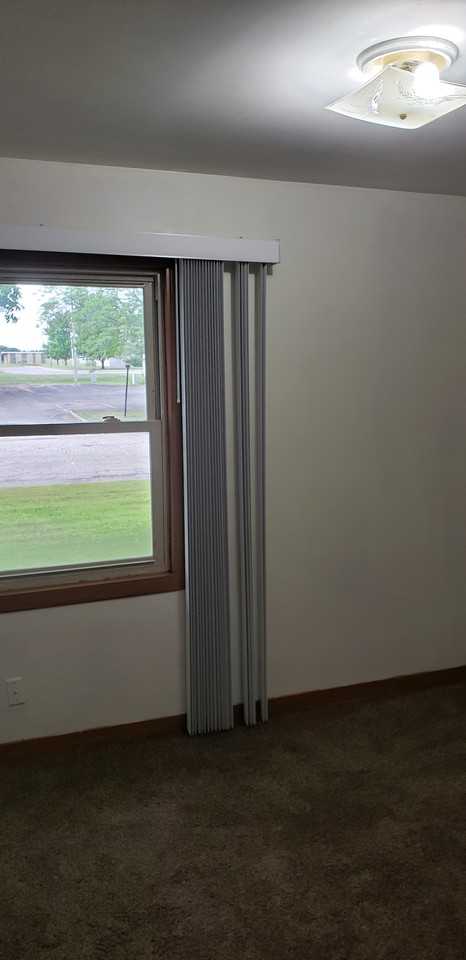 812 Main Avenue - Photo 2 of 6