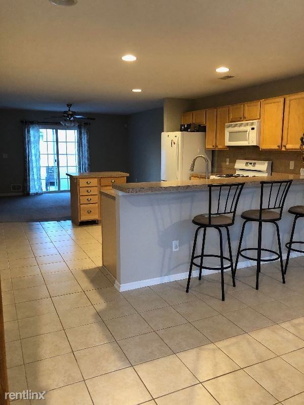 157 Yorktown Blvd - Photo 2 of 10