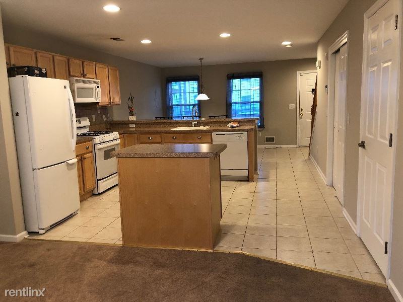 157 Yorktown Blvd - Photo 3 of 10