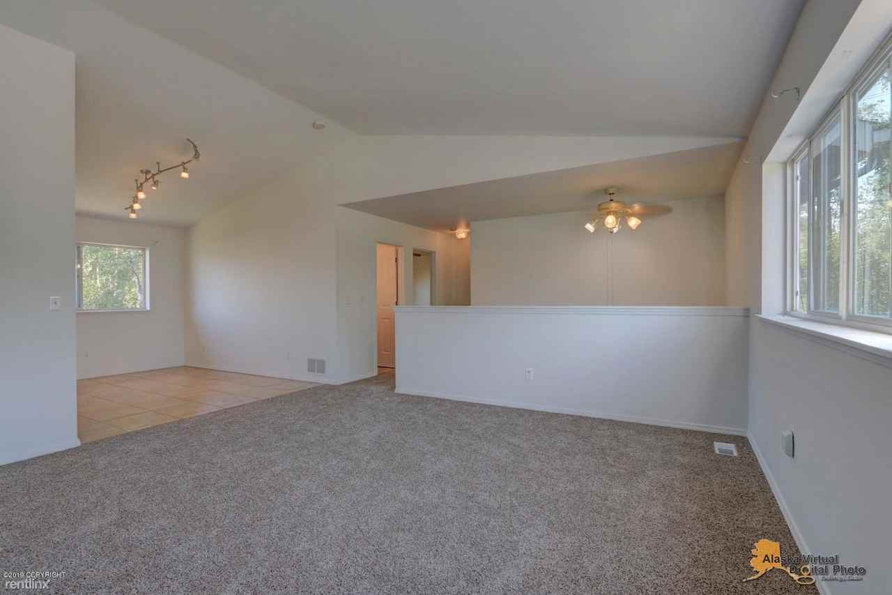 1005 Woodstock Dr - Photo 2 of 13