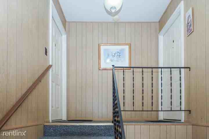 915 E Main St - Photo 2 of 14