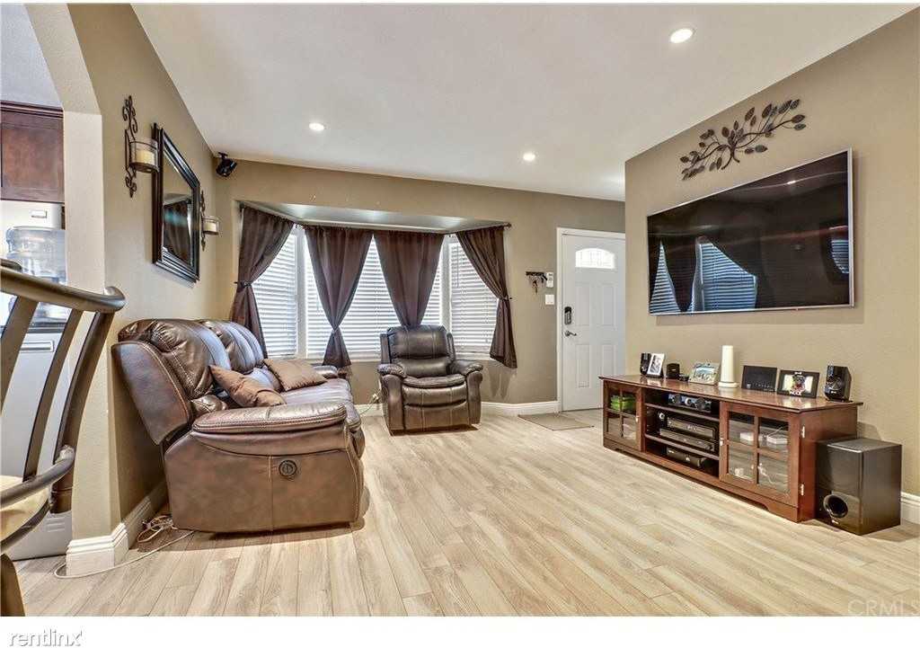 7574 Lemoran Ave - Photo 2 of 18