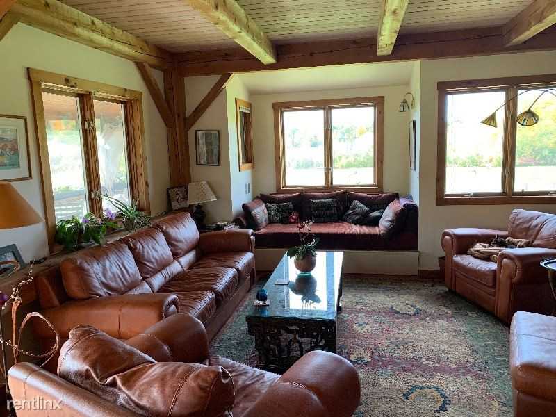 136 Burritt Rd - Photo 2 of 3