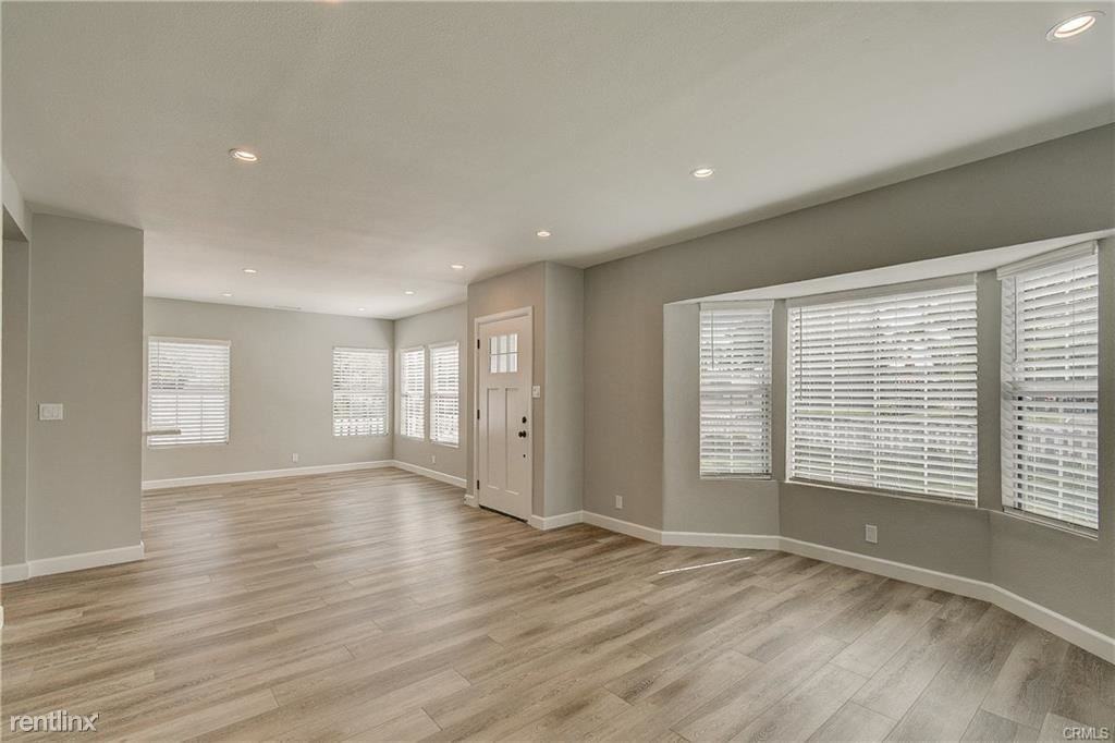 1408 N Flower St - Photo 3 of 13