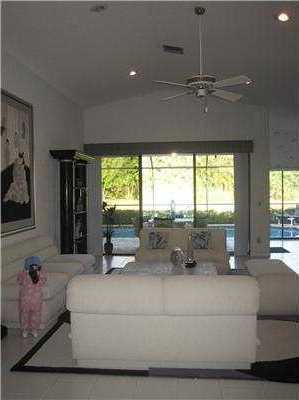 21404 Bridgeview Dr - Photo 3 of 11