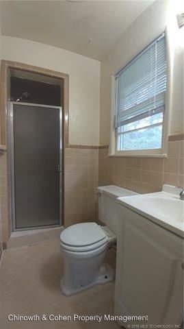 5222 S Marion Ave - Photo 3 of 12