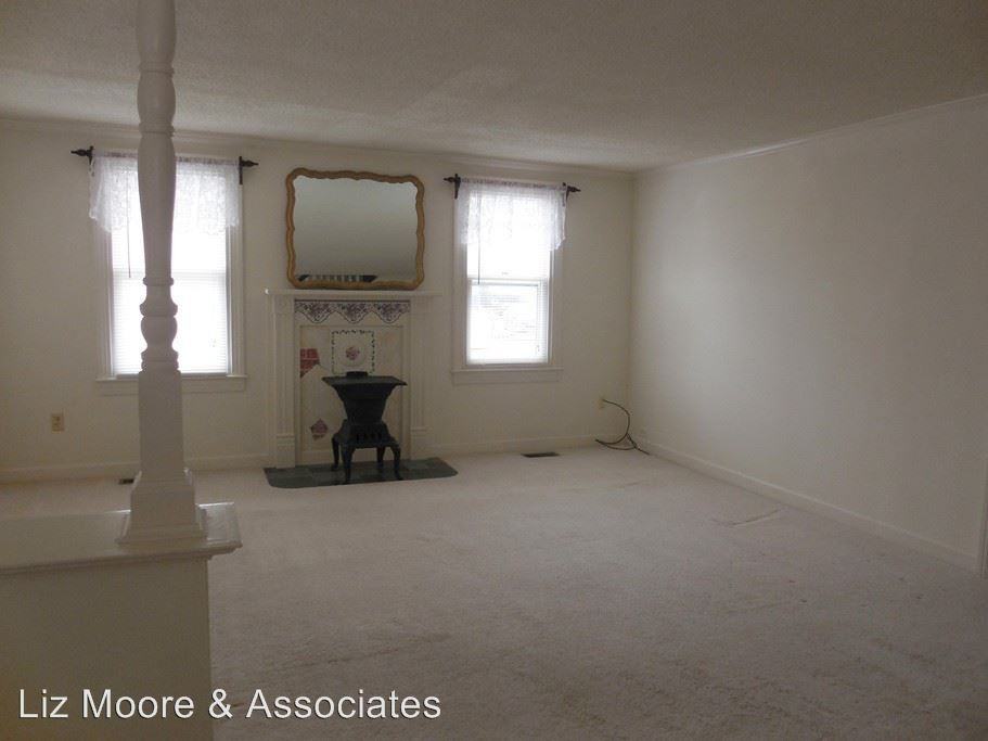 1308 Poquoson Ave - Photo 3 of 11