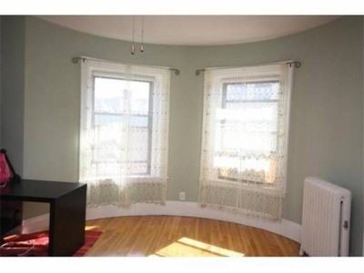 2 Greenwich St - Photo 3 of 11