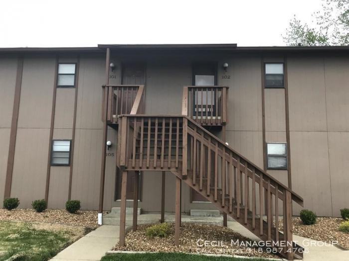 102 Ashley Drive - Photo 2 of 12