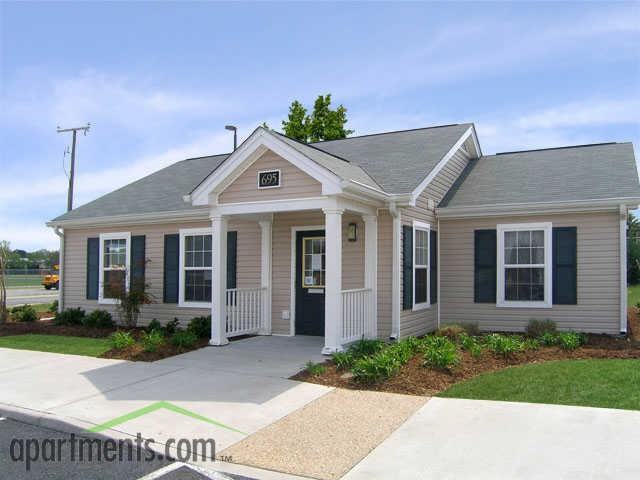 Foxchase Apartments - Photo 3 of 7