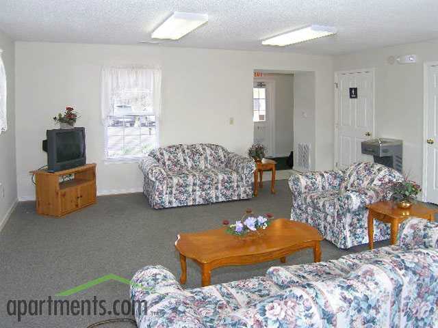 Foxchase Apartments - Photo 2 of 7