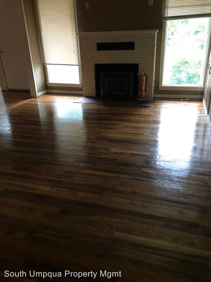 1041 Leon Court - Photo 3 of 10