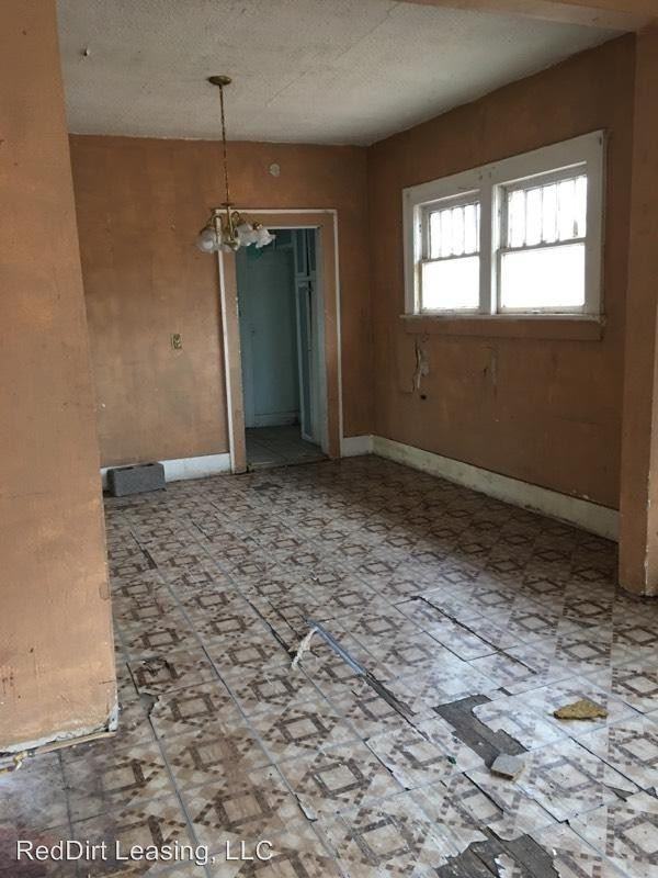 2317 S Byers Ave - Photo 2 of 7