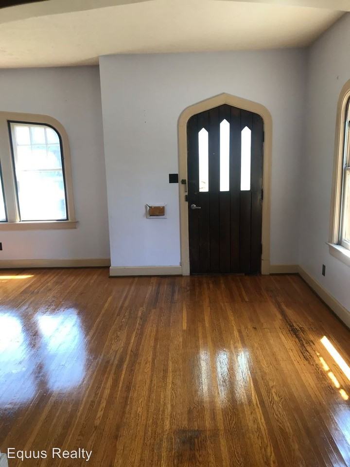 674 Lindell Ave - Photo 2 of 9