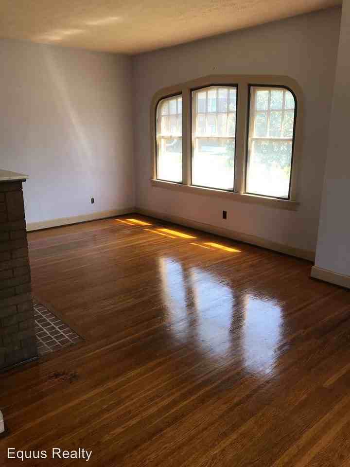 674 Lindell Ave - Photo 3 of 9