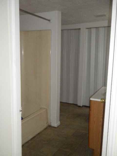 1715 Hall Ave - Photo 4 of 13