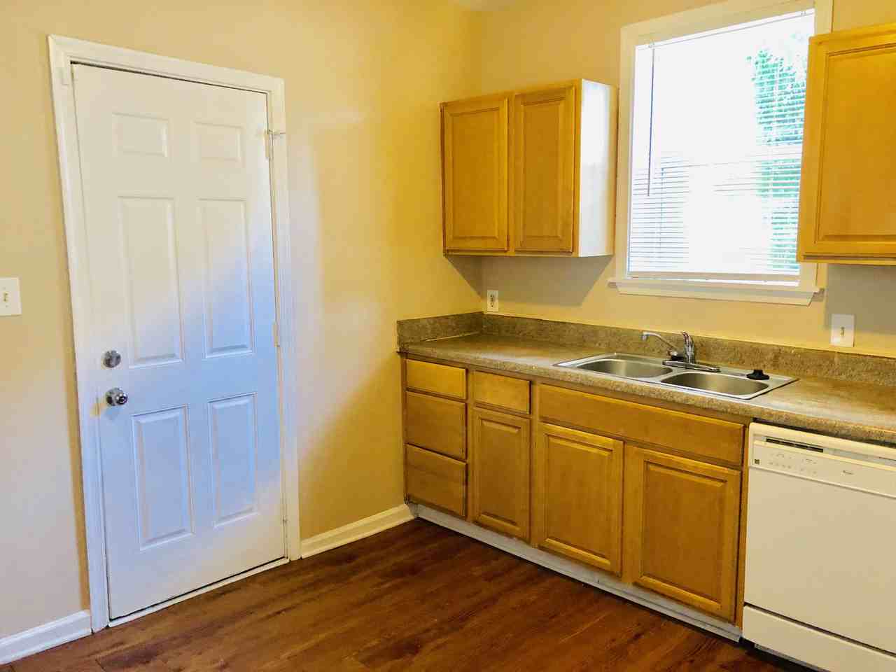 323 W 30th St - Photo 3 of 18