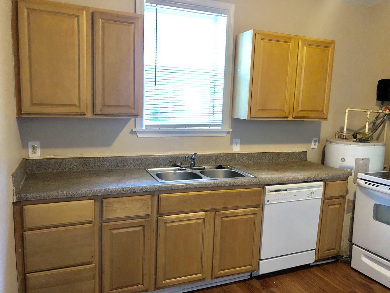 323 W 30th St - Photo 2 of 18