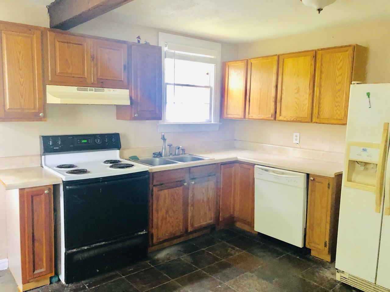 3407 Essex Cir - Photo 2 of 15