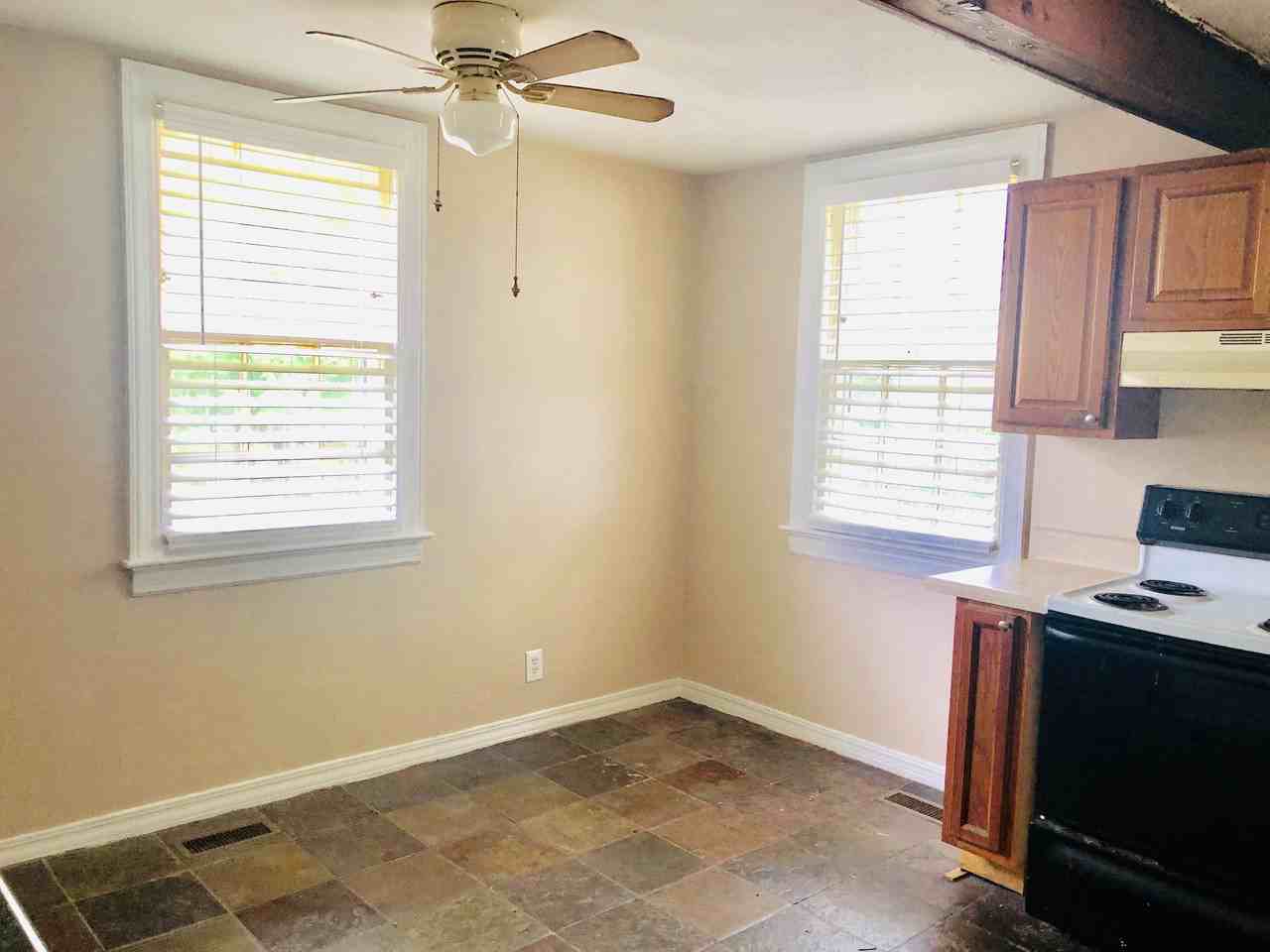 3407 Essex Cir - Photo 3 of 15