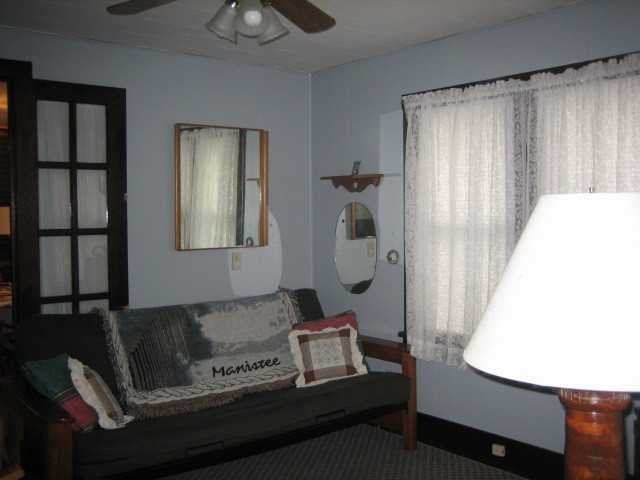 107 N Lakeshore Dr - Photo 2 of 10