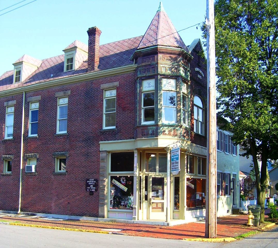 401 and 401 1/2 S. 4th Street Apartments for Rent in Richmond, IN 47374