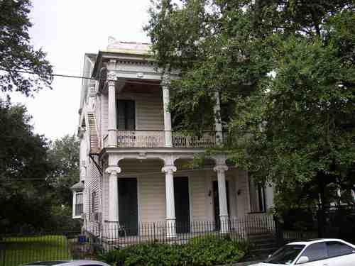 1328 Jackson Ave - Photo 3 of 5