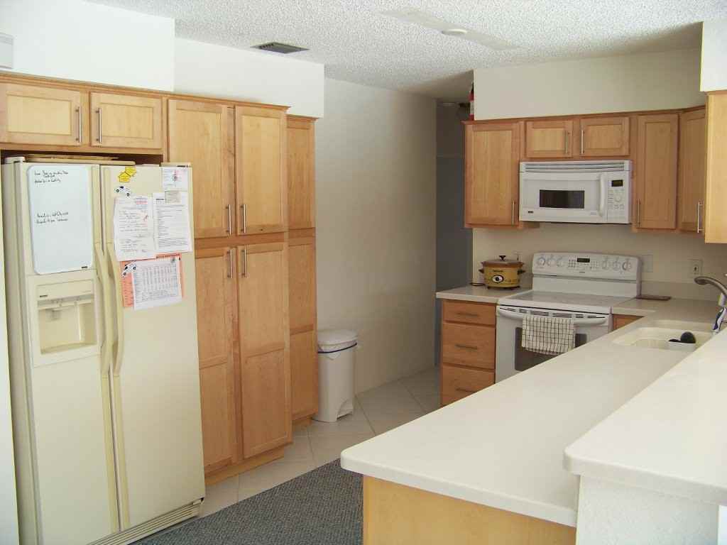 766 42nd Ave Ne - Photo 3 of 19