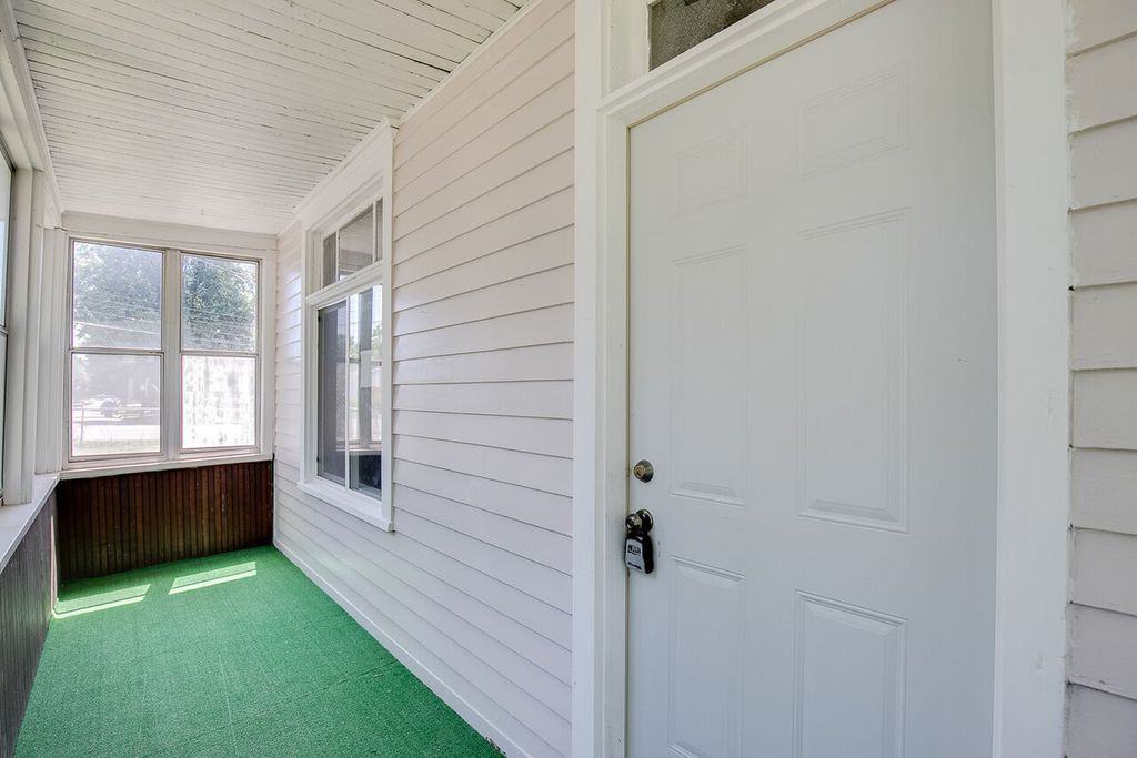 607 Virginia St - Photo 2 of 9