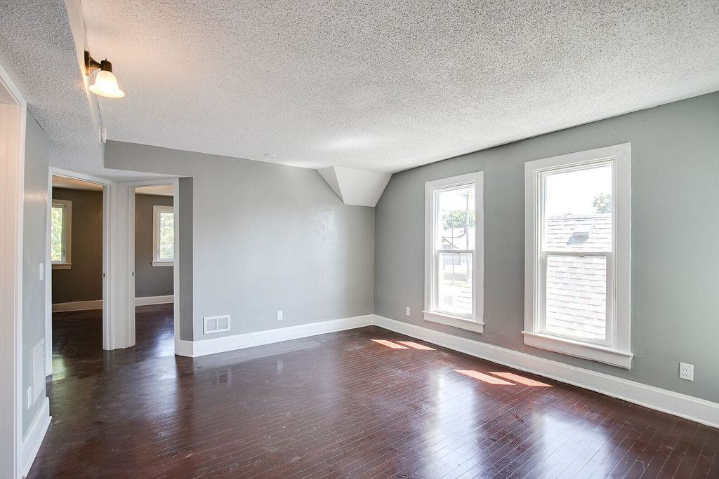 607 Virginia St - Photo 3 of 9