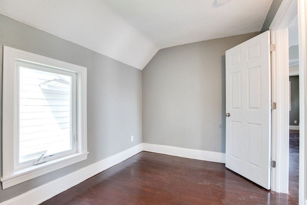 607 Virginia St - Photo 7 of 9