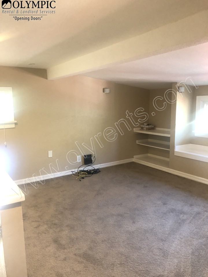 3820 S 9th St - Photo 4 of 9