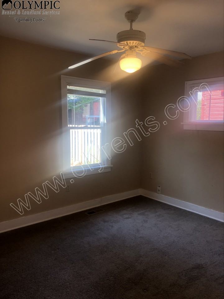 3820 S 9th St - Photo 5 of 9