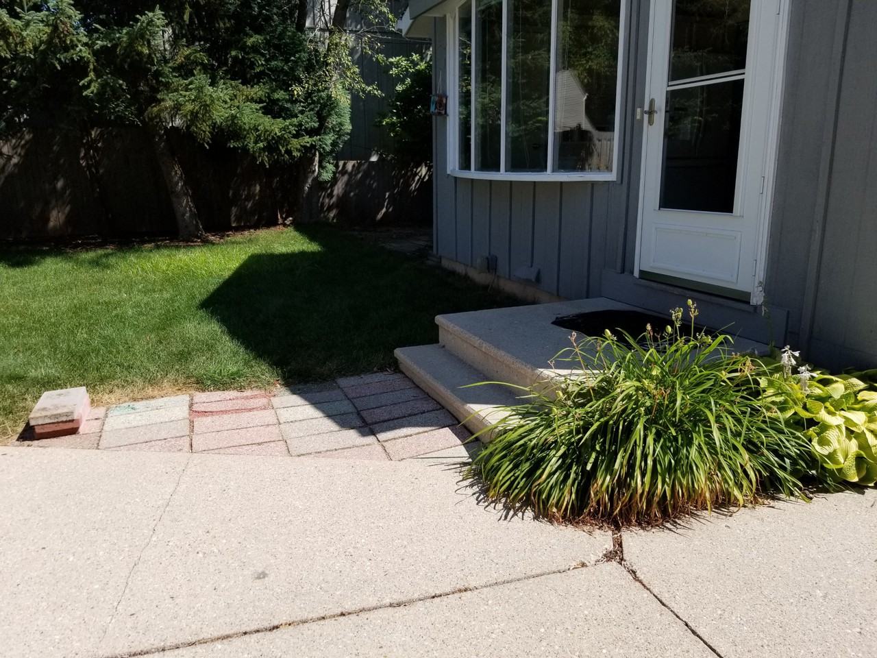 6015 North Shoreland Ave. - Photo 2 of 15