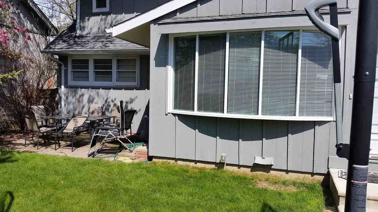 6015 North Shoreland Ave. - Photo 3 of 15