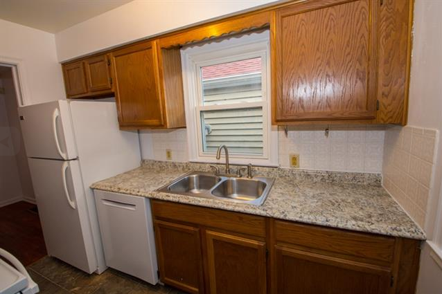 602 Parkovash - Photo 2 of 11