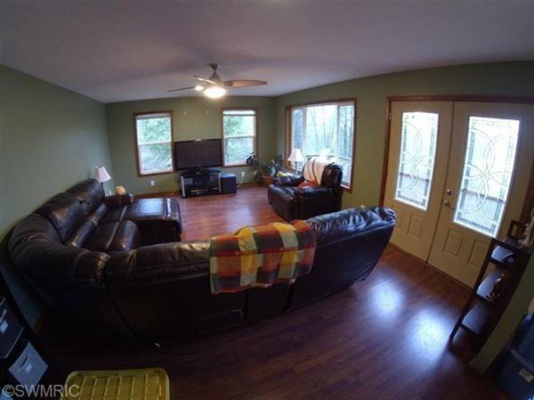 4175 S Shore Dr - Photo 3 of 6