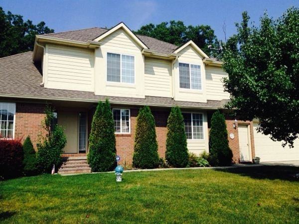 3175 Oxford W - Photo 2 of 9