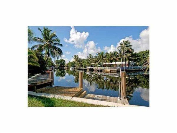 5421 Bayview Dr - Photo 3 of 11