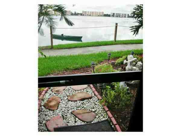 118 Lake Emerald Dr - Photo 2 of 17