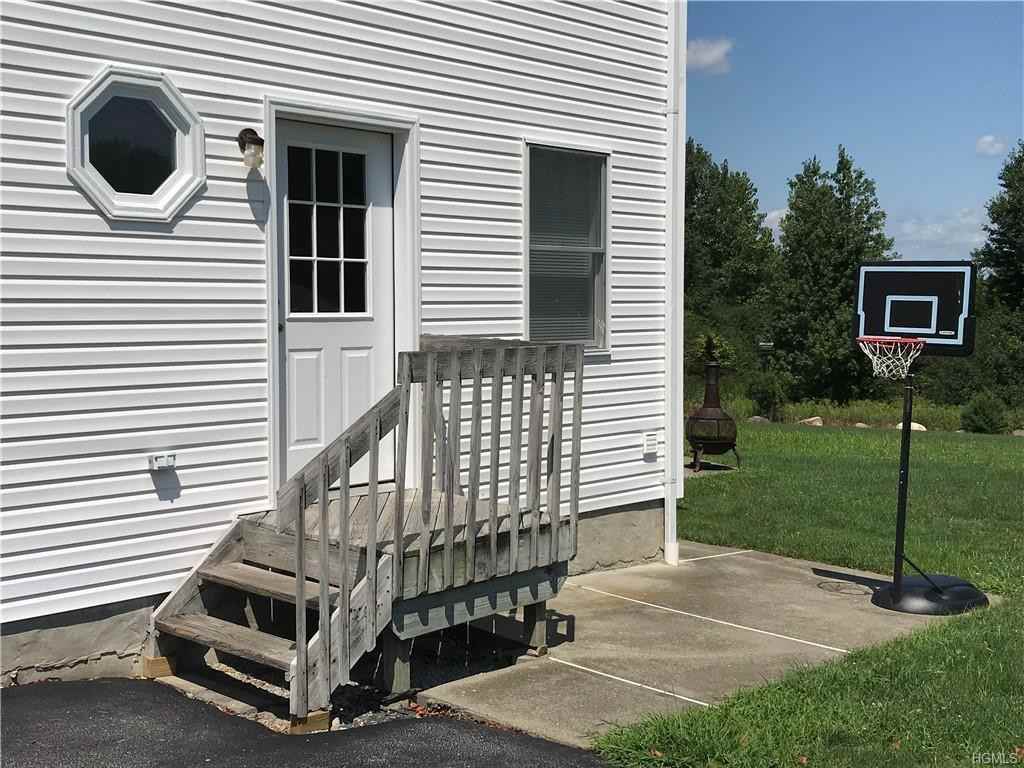 5 Breezeway Lane - Photo 2 of 14